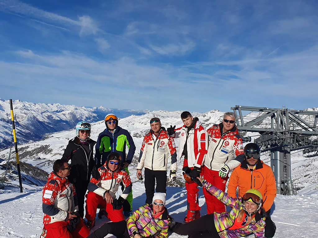 3-doline-Meribel-Skimanijaci-skim1904