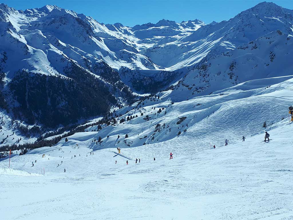 4-vallees-nendaz-Skimanijaci-ski002
