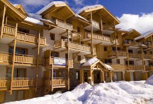 Les-Orres-Résidence-Le-Parc-des-Airelles-Skimanijaci-s001