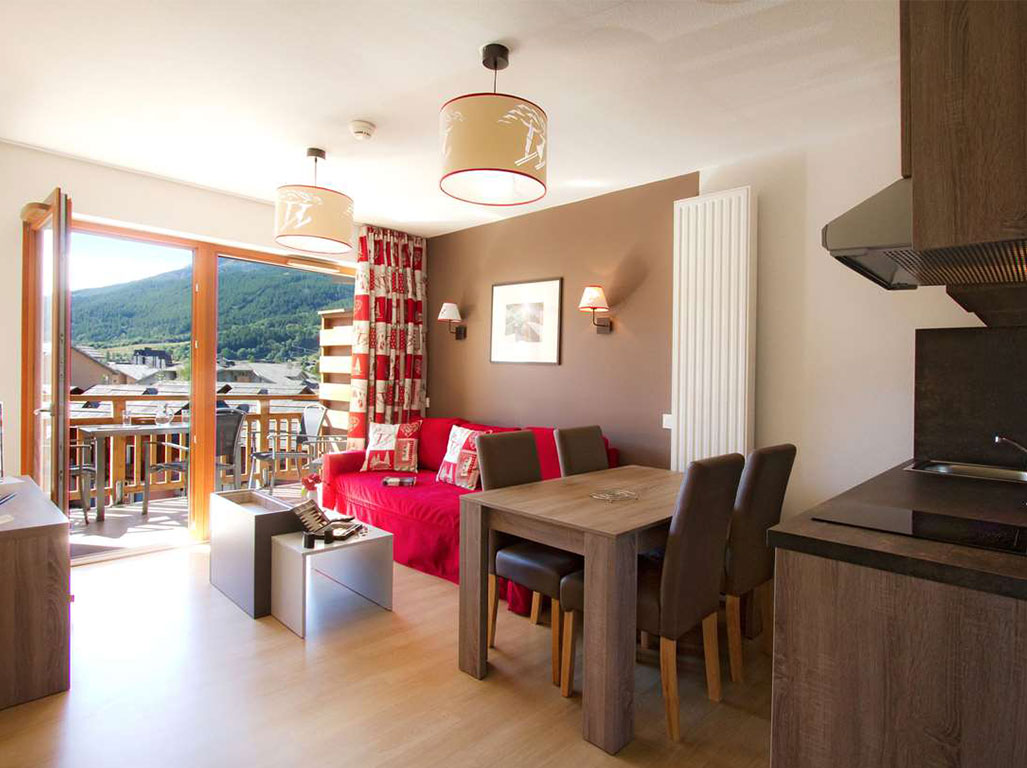 Serre-Chevalier-Residence-Odalys-Aquisana-Skimanijaci-s04